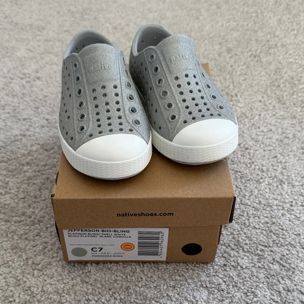 Native Jefferson Kids Sneakers in Silver and White